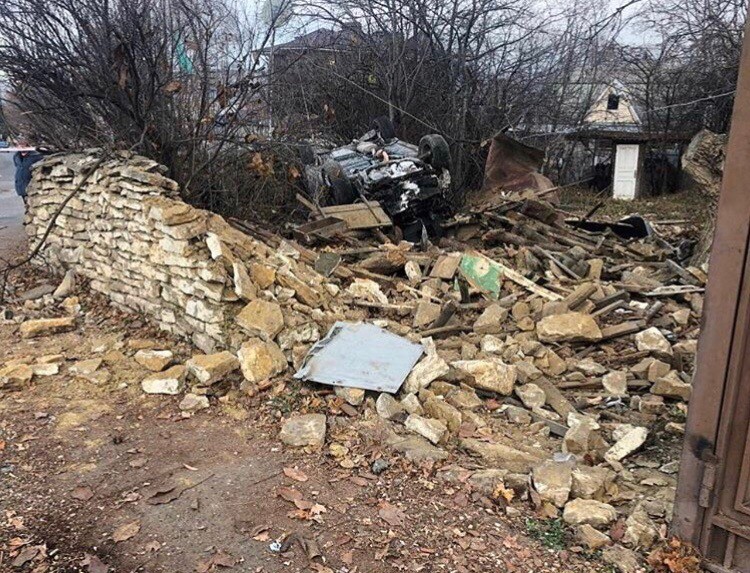 На Ставрополье перевернулся автомобиль, погиб один человек На Ставрополье перевернулся автомобиль, погиб один человек