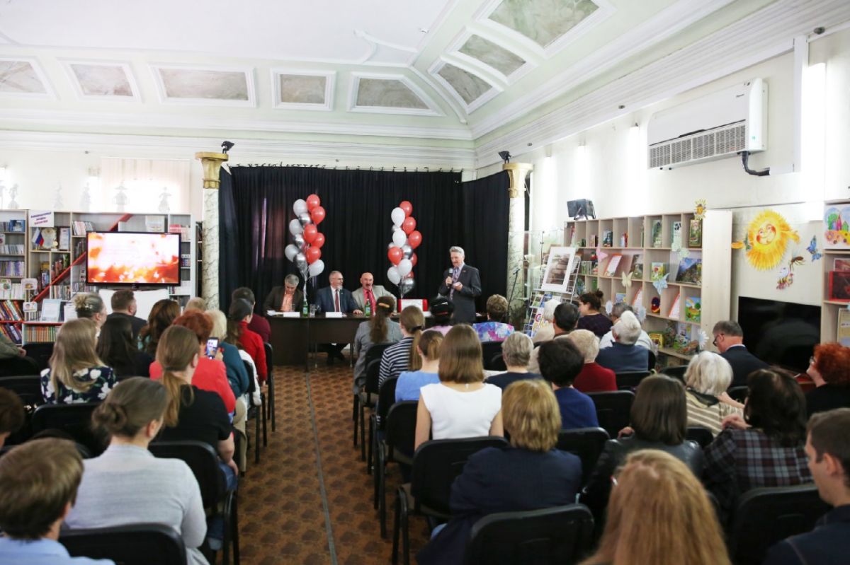 В Ставрополе презентовали литературный сборник "Сердце художника" к 242-й годовщине города