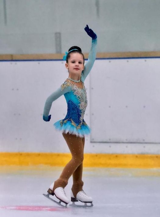 Юная фигуристка из Невинномысска стала «бронзовым» призером. Анна Иванова заняла третье место в разряде «3-й юношеский».