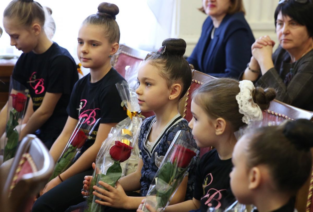 Шестеро воспитанниц мастера спорта Вероники Сериковой, состязавшиеся в различных возрастных и разрядных категориях, привезли домой 6 медалей