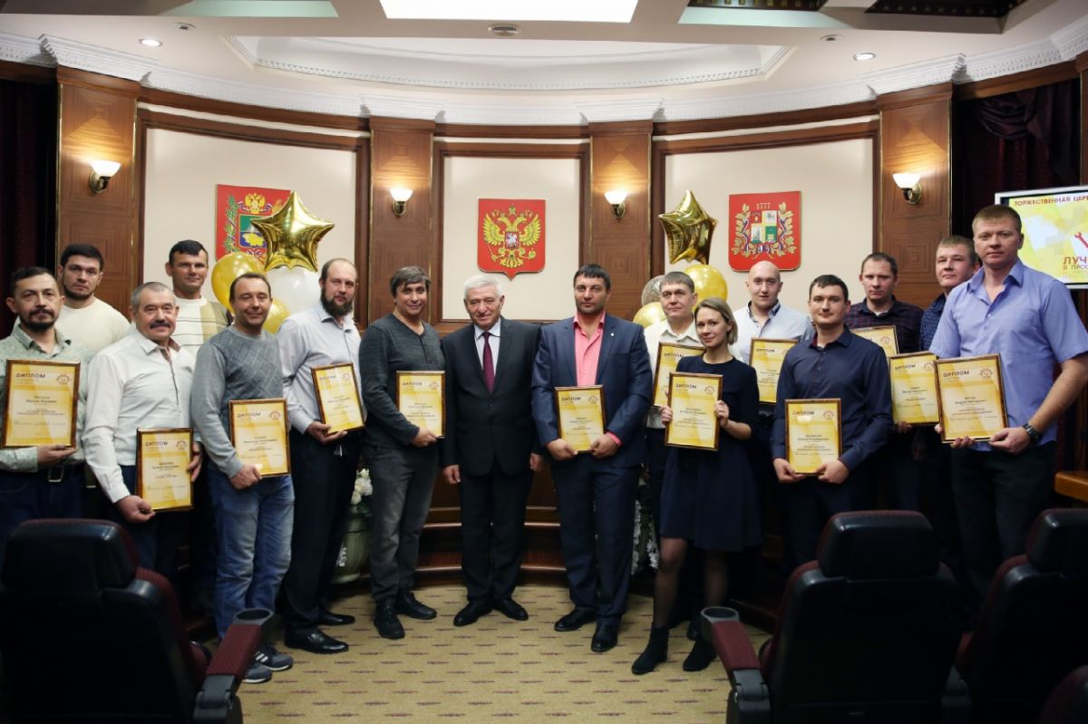 Победители получили премию в 100 тысяч рублей каждый