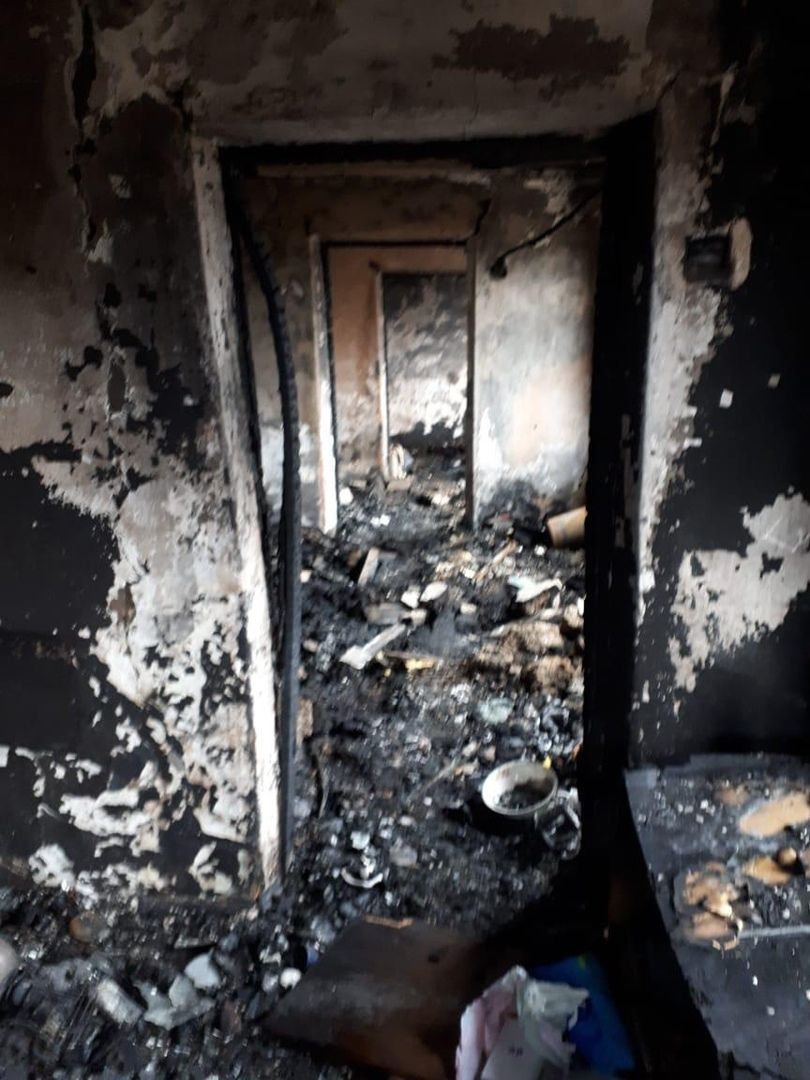 Огонь вспыхнул 18 января в частном доме в селе Калиновском. Мать детей получила ожоги и лечится в стационаре. Мальчик 3-х лет не пострадал.