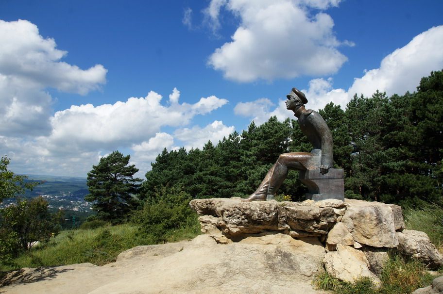 памятник Лермонтову