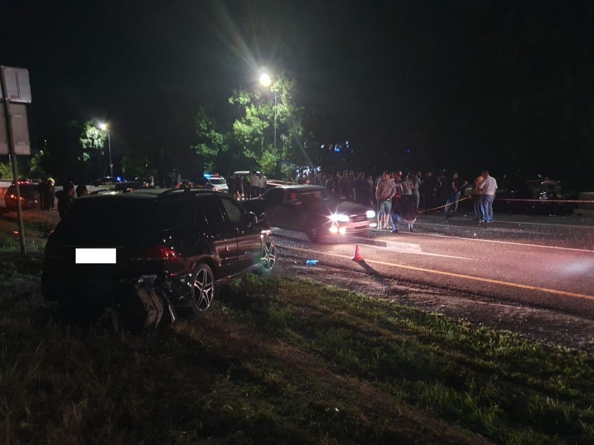 С тяжелыми переломами больницу доставлен 25-летний водитель одной из «семерок», 21-летний пассажир этого автомобиля умер мгновенно