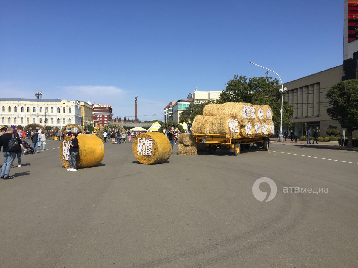 Выставка ретро автомобилей и 