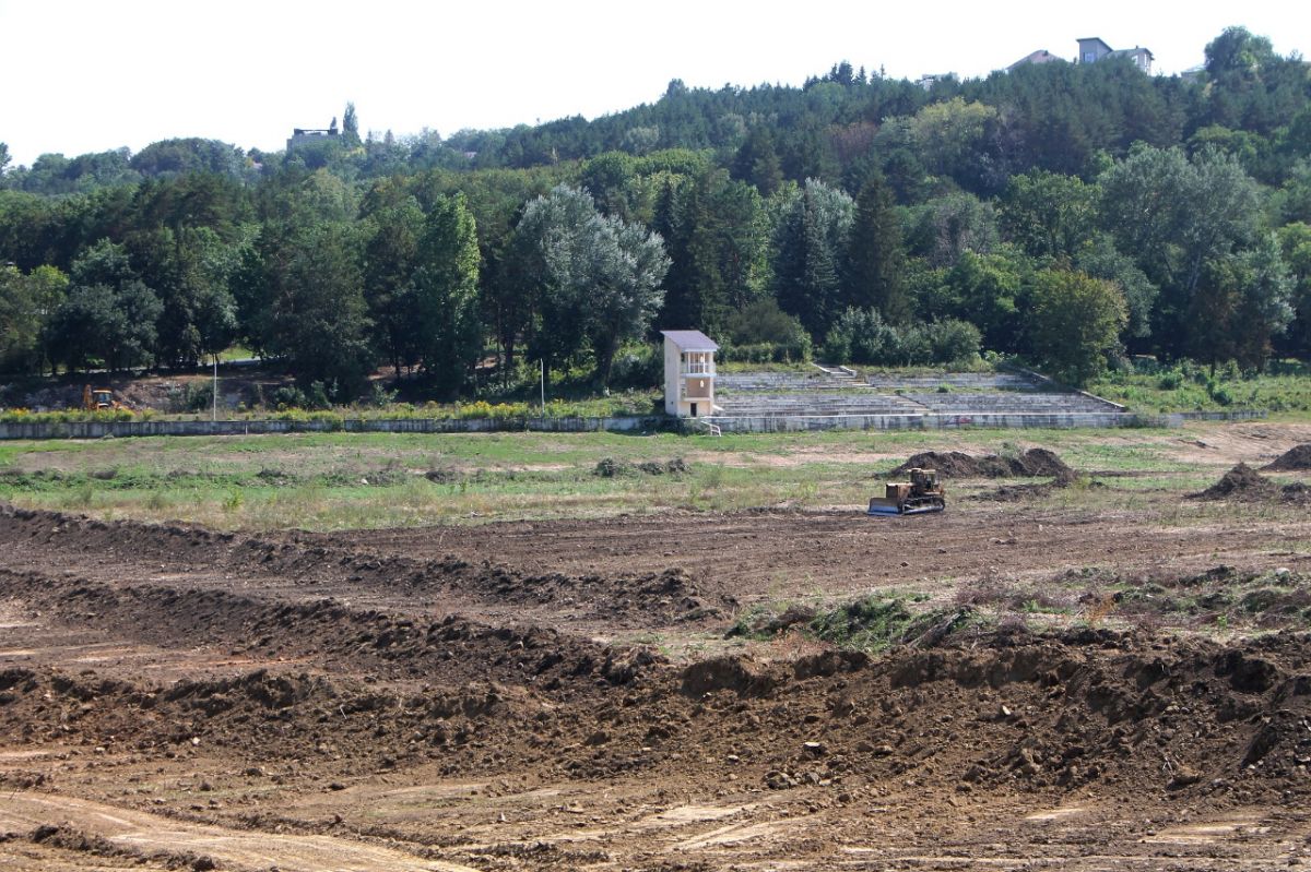 Площадь озера составляет 13,5 га. Строительство завершат до конца 2021 года. Площадь озера составляет 13,5 га. Строительство завершат до конца 2021 года.