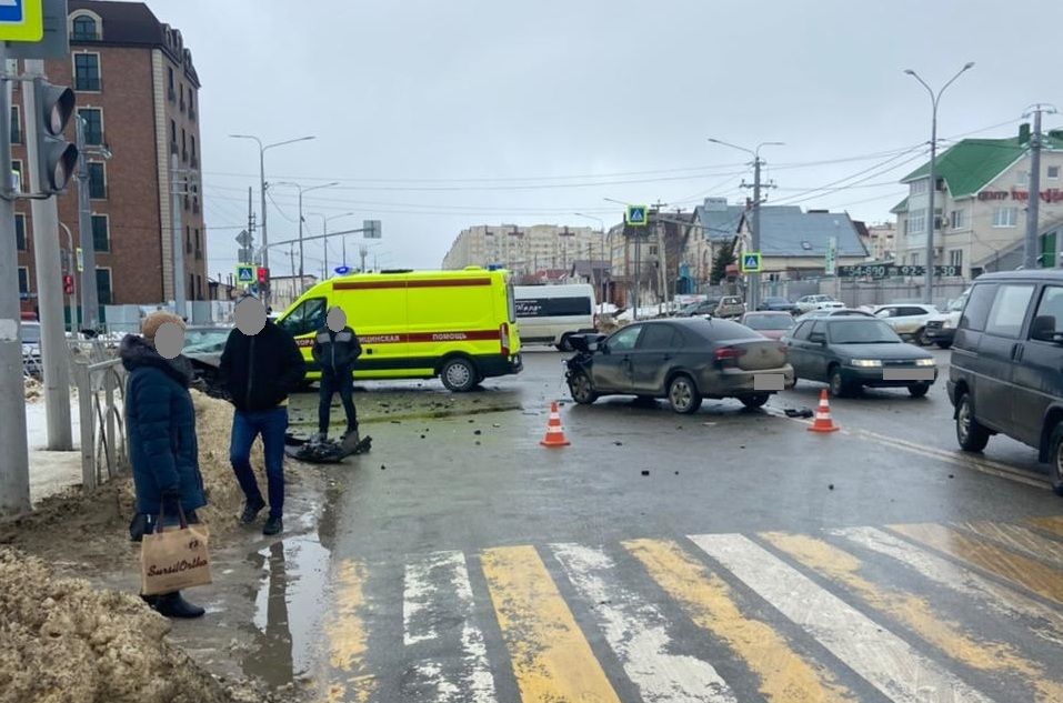 В Ставрополе 16 марта произошла авария на пересечении улиц Пирогова и 45 Параллель.