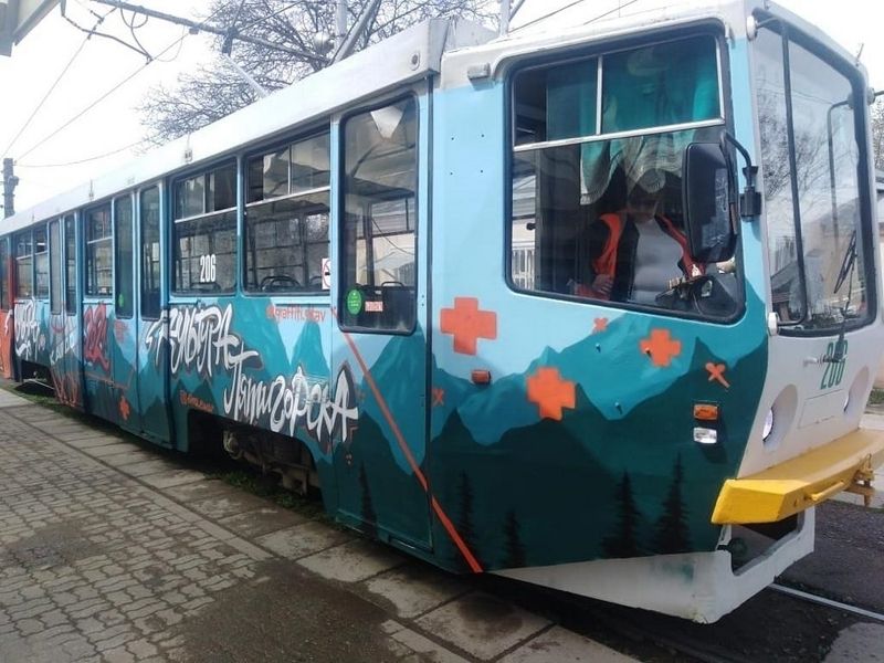 Граффити на трамвае от «КАРДО» в Пятигорске