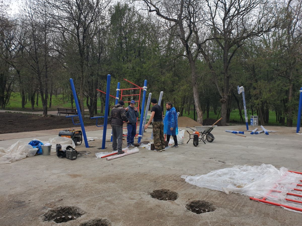 В Курортном парке Ессентуков идет строительство комплекса для воркаута