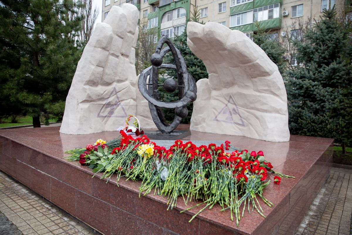 В Ставрополе прошел скорбный митинг в честь памяти ликвидаторов и жертв катастрофы на Чернобыльской АЭС В Ставрополе прошел скорбный митинг в честь памяти ликвидаторов и жертв катастрофы на Чернобыльской АЭС