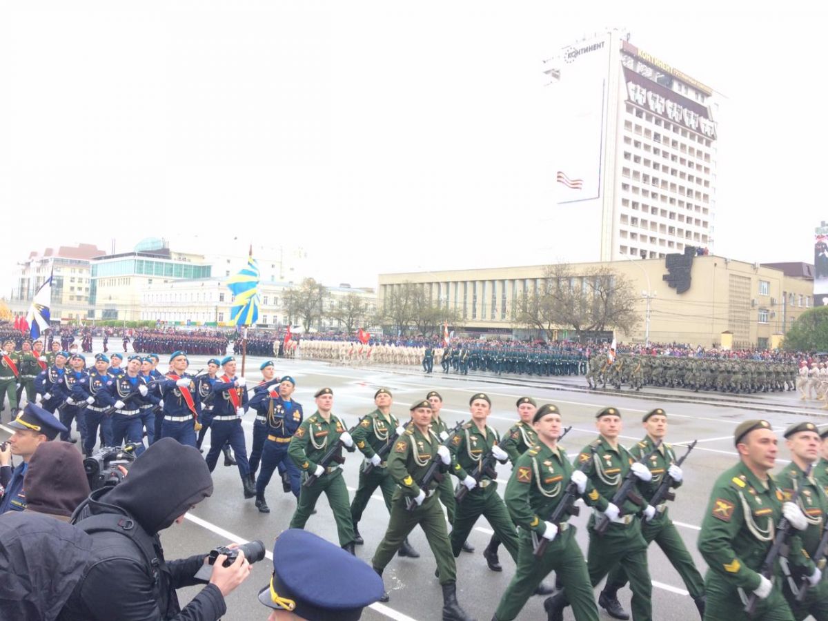 Победа ставрополь. Парад Ставрополь. Военные маршируют. Парад 2016 года в Ставрополе. Парад Победы в Ставрополе 2022.