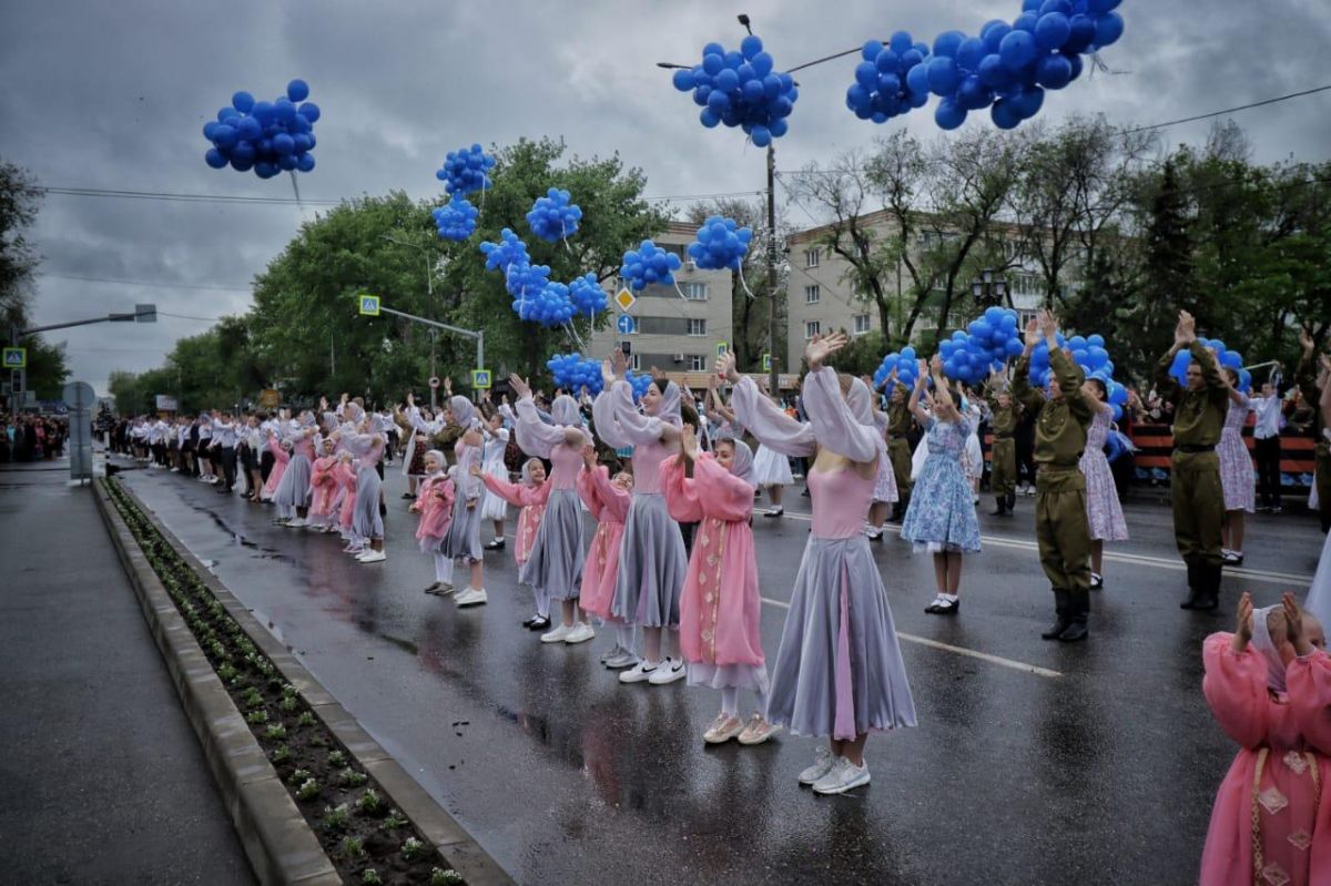 В Невинномысске «Майский вальс» станцевали 1380 пар В Невинномысске «Майский вальс» станцевали 1380 пар