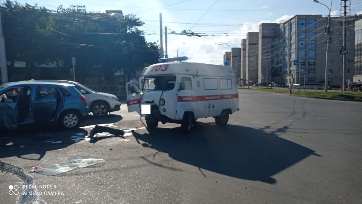 3 человека пострадали в ДТП со скорой в Ставрополе