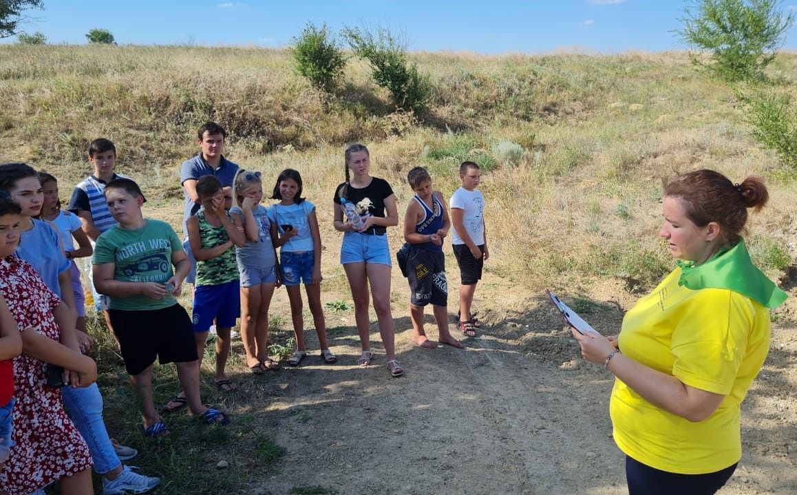 На Ставрополье для детей провели палеонтологическую экскурсию по песчаному карьеру На Ставрополье для детей провели палеонтологическую экскурсию по песчаному карьеру