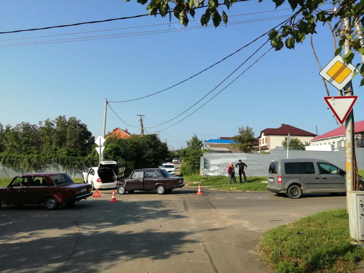 Трое взрослых и 9-летний ребенок пострадали в ДТП в Ставрополе. Фото: УГИБДД по Ставрополью