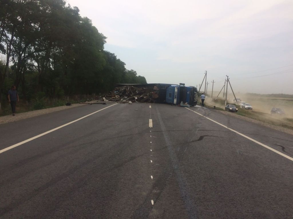 Авария «Фольксвагена» с грузовым «Вольво» на Ставрополье