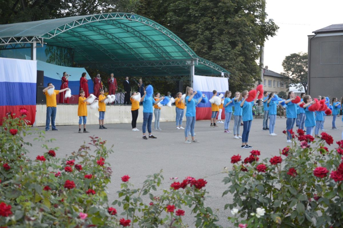 В Новоалександровске пройдет праздничный концерт «Флаг державы-символ славы!» В Новоалександровске пройдет праздничный концерт «Флаг державы-символ славы!»