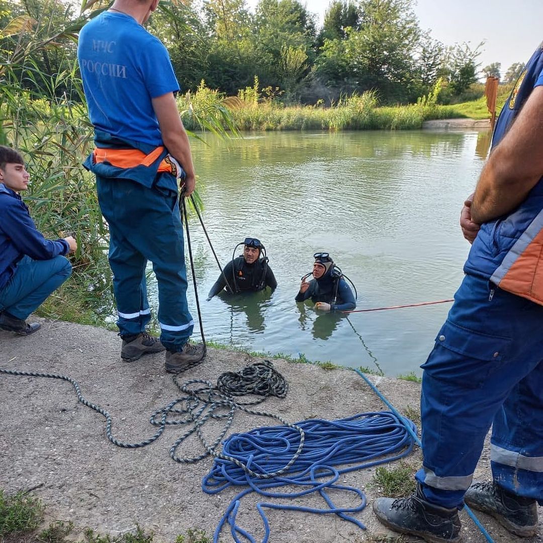 На Ставрополье женщина погибла в затонувшем в канале автомобиле 