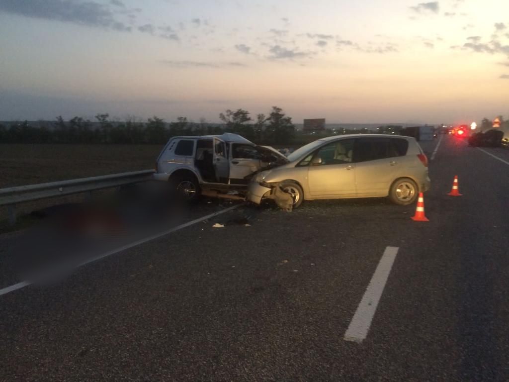 На Ставрополье 5 человек погибли в ДТП с грузовиком и 3 автомобилями На Ставрополье 5 человек погибли в ДТП с грузовиком и 3 автомобилями