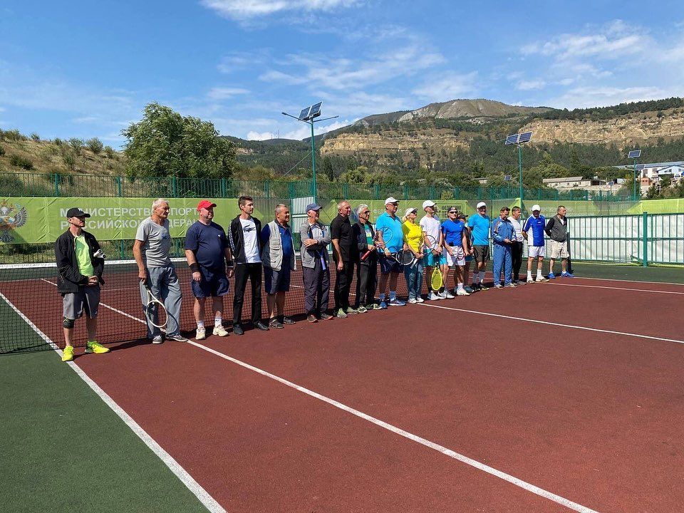 Более 30 человек приняли участие в турнире по теннису среди ветеранов в Кисловодске