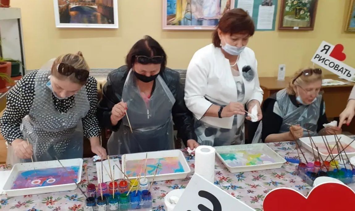 В Кисловодске на средства гранта реализуют проект «Школа изобразительного искусства для взрослых». Фото: администрация Кисловодска.