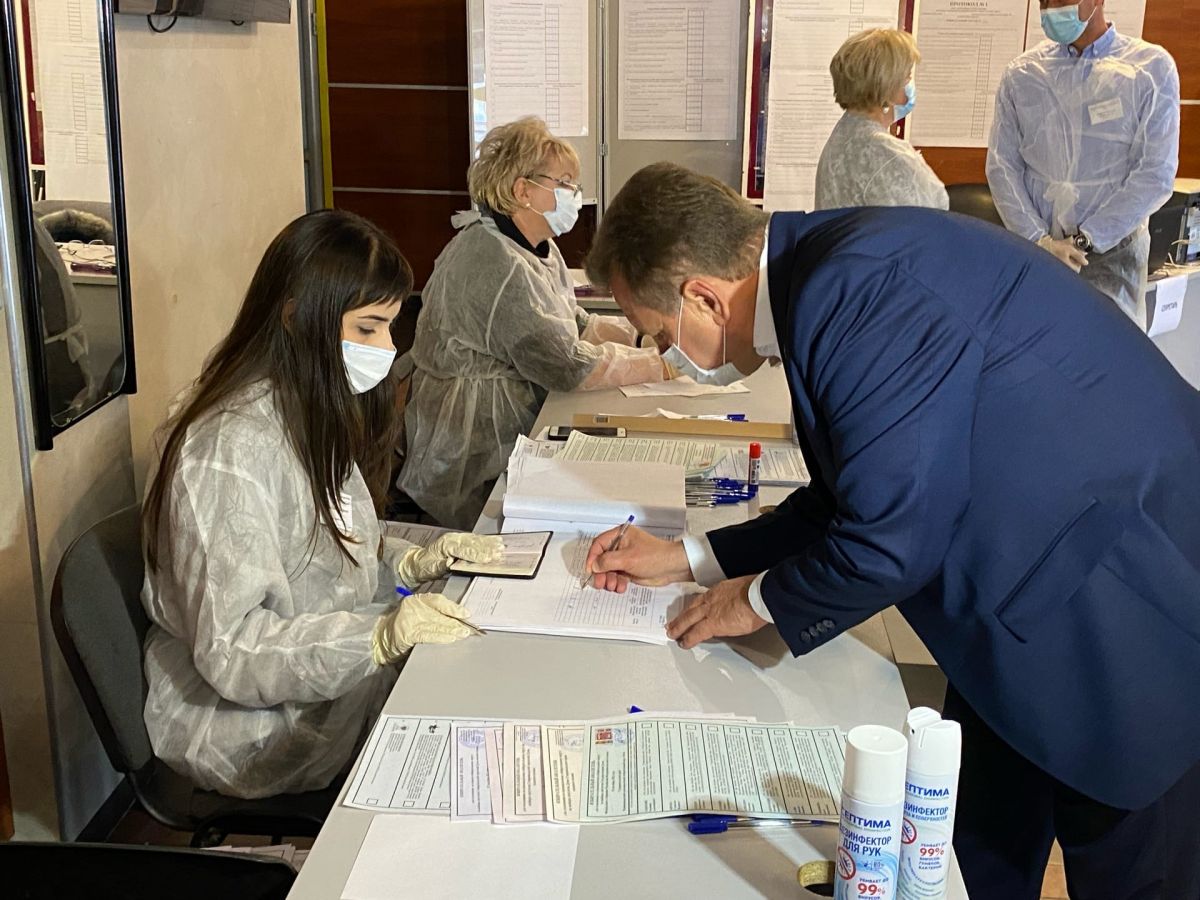 Мэр Ставрополя Иван Ульянченко принял участие в выборах. Фото: АТВмедиа. Мэр Ставрополя Иван Ульянченко принял участие в выборах. Фото: АТВмедиа.