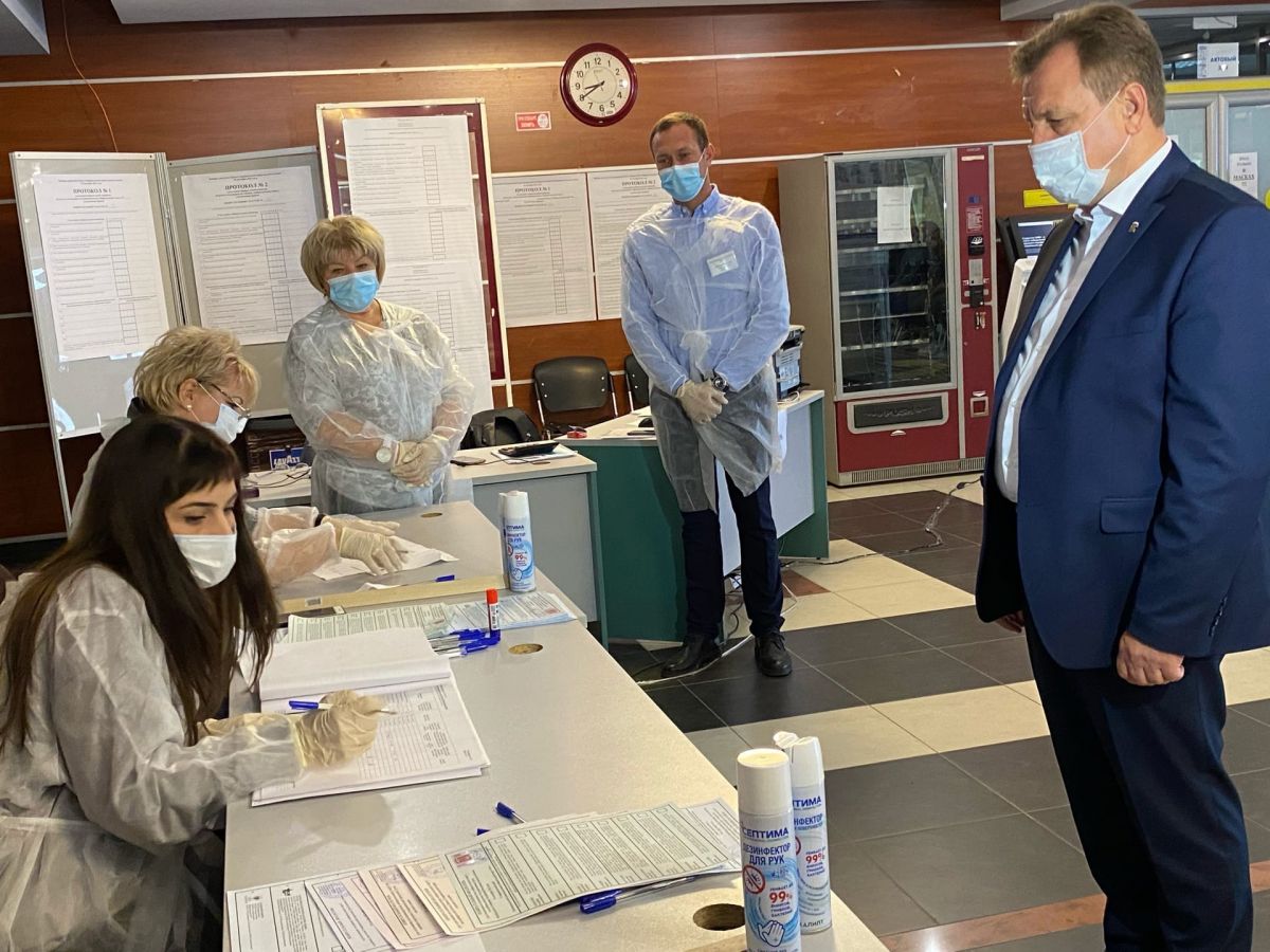 Мэр Ставрополя Иван Ульянченко принял участие в выборах. Фото: АТВмедиа. Мэр Ставрополя Иван Ульянченко принял участие в выборах. Фото: АТВмедиа.