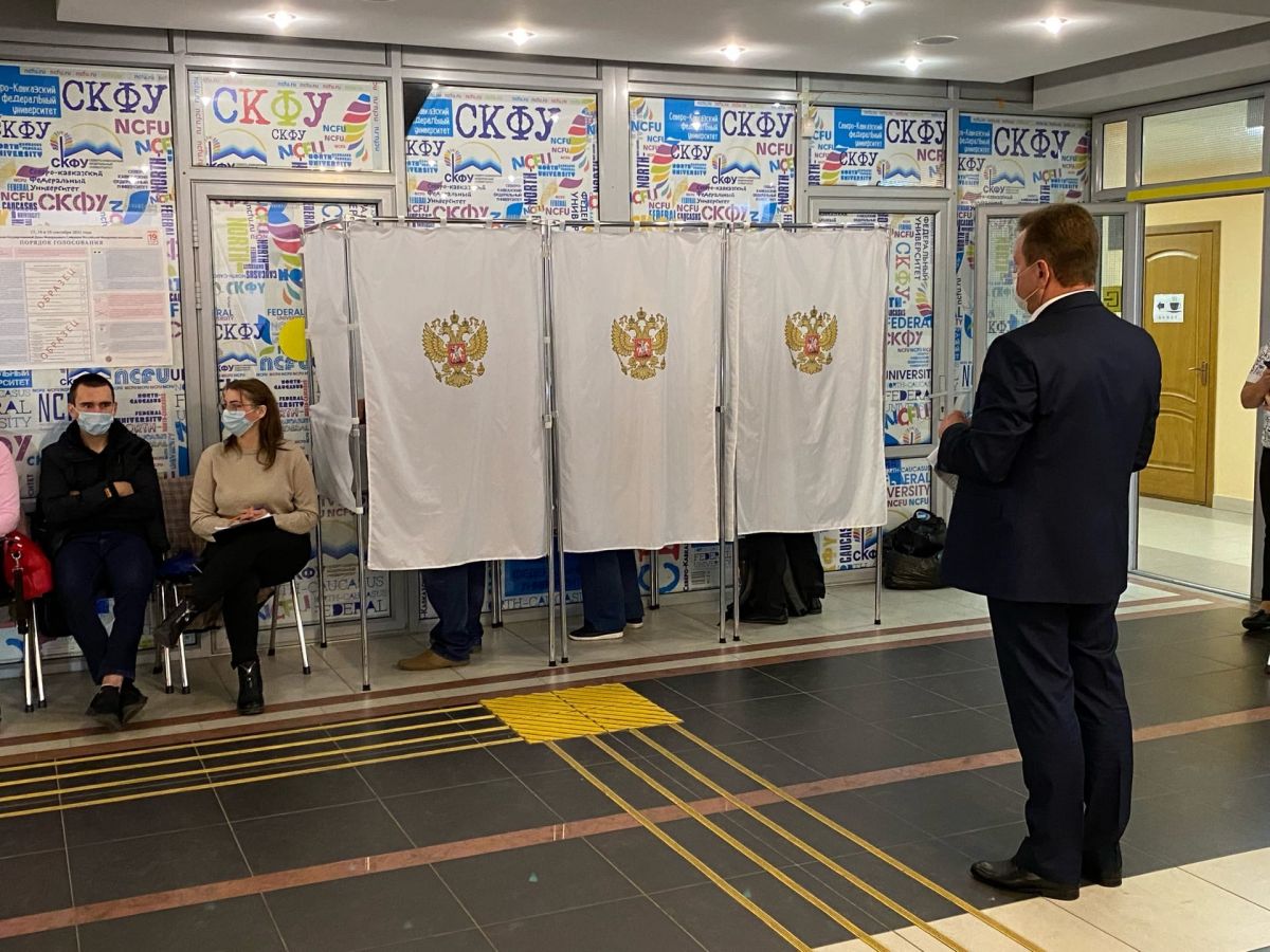 Мэр Ставрополя Иван Ульянченко принял участие в выборах. Фото: АТВмедиа. Мэр Ставрополя Иван Ульянченко принял участие в выборах. Фото: АТВмедиа.