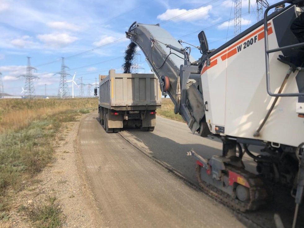 На Ставрополье ремонтируют более 12,4 км дороги к Кочубеевской ВЭС. Фото: администрация Кочубеевского МО.