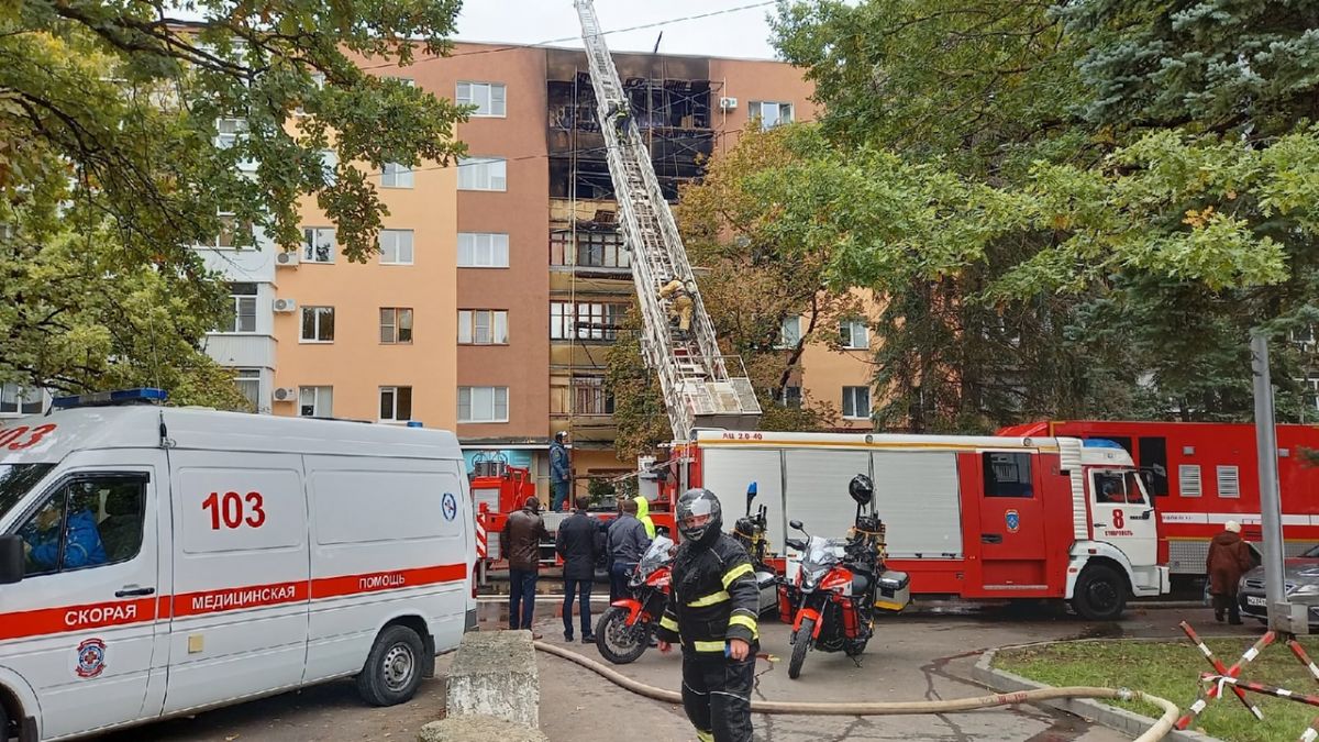 В Ставрополе на проспекте Октябрьской Революции загорелась квартира на 5  этаже | 01.10.2021 | Ставрополь - БезФормата