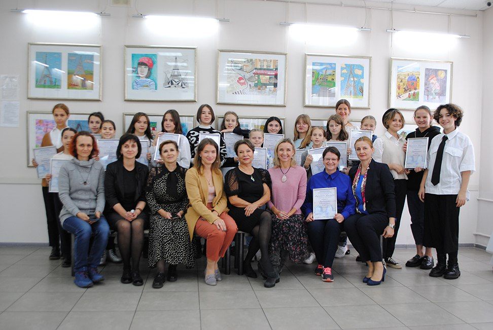 Юные художники из Ставрополя показали, какой они видят Францию. Фото: администрация Ставрополя Юные художники из Ставрополя показали, какой они видят Францию. Фото: администрация Ставрополя