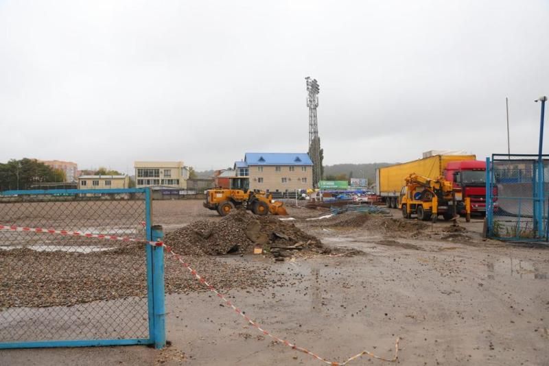 В Пятигорске на стадионе «Центральный» строят всесезонное футбольное поле. Фото: администрация Пятигорска. В Пятигорске на стадионе «Центральный» строят всесезонное футбольное поле. Фото: администрация Пятигорска.