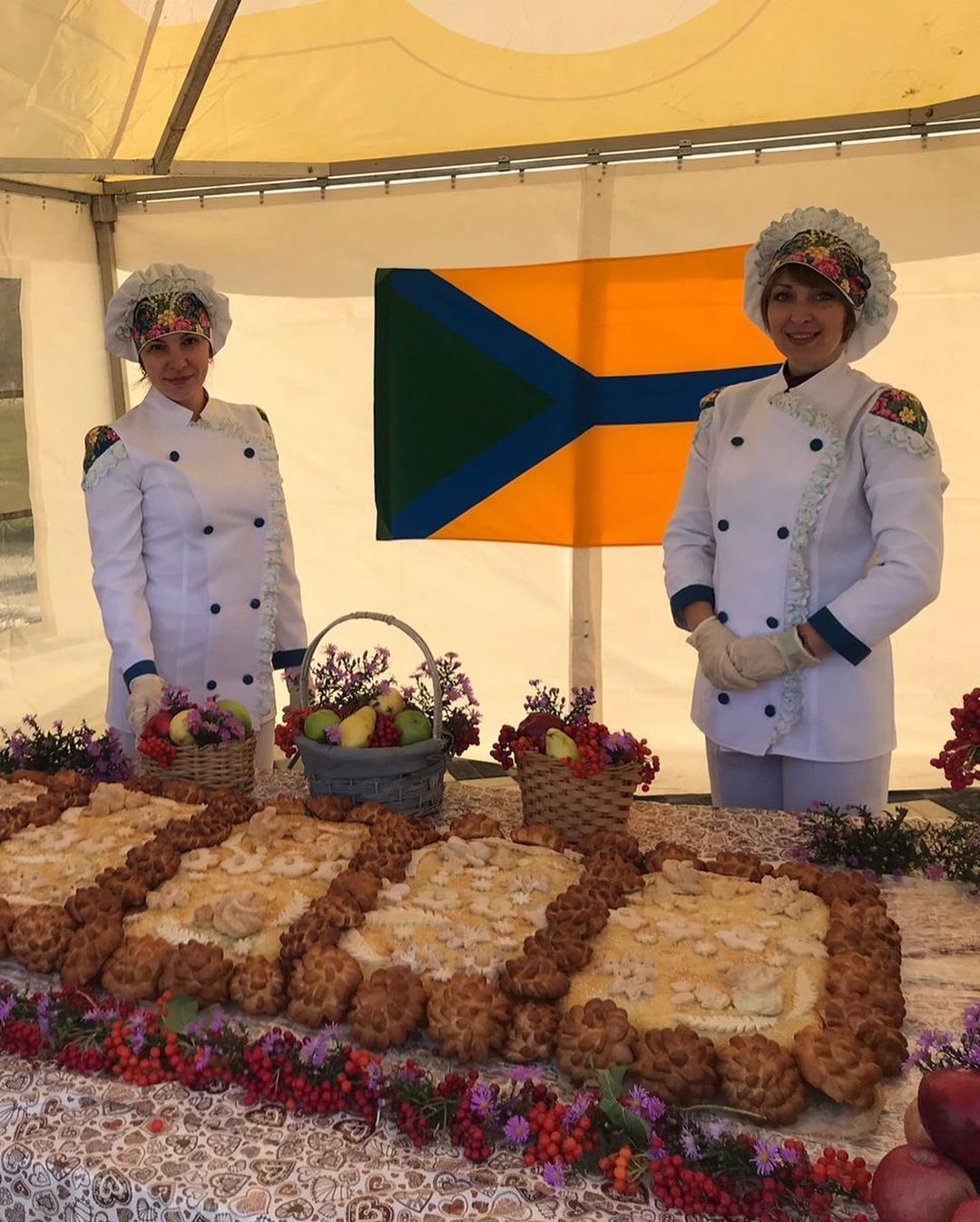 В Солнечнодольске «повара без границ» испекли курник размером 1,2 на 2 метра. Фото: instagram.com/minenkov_ma/