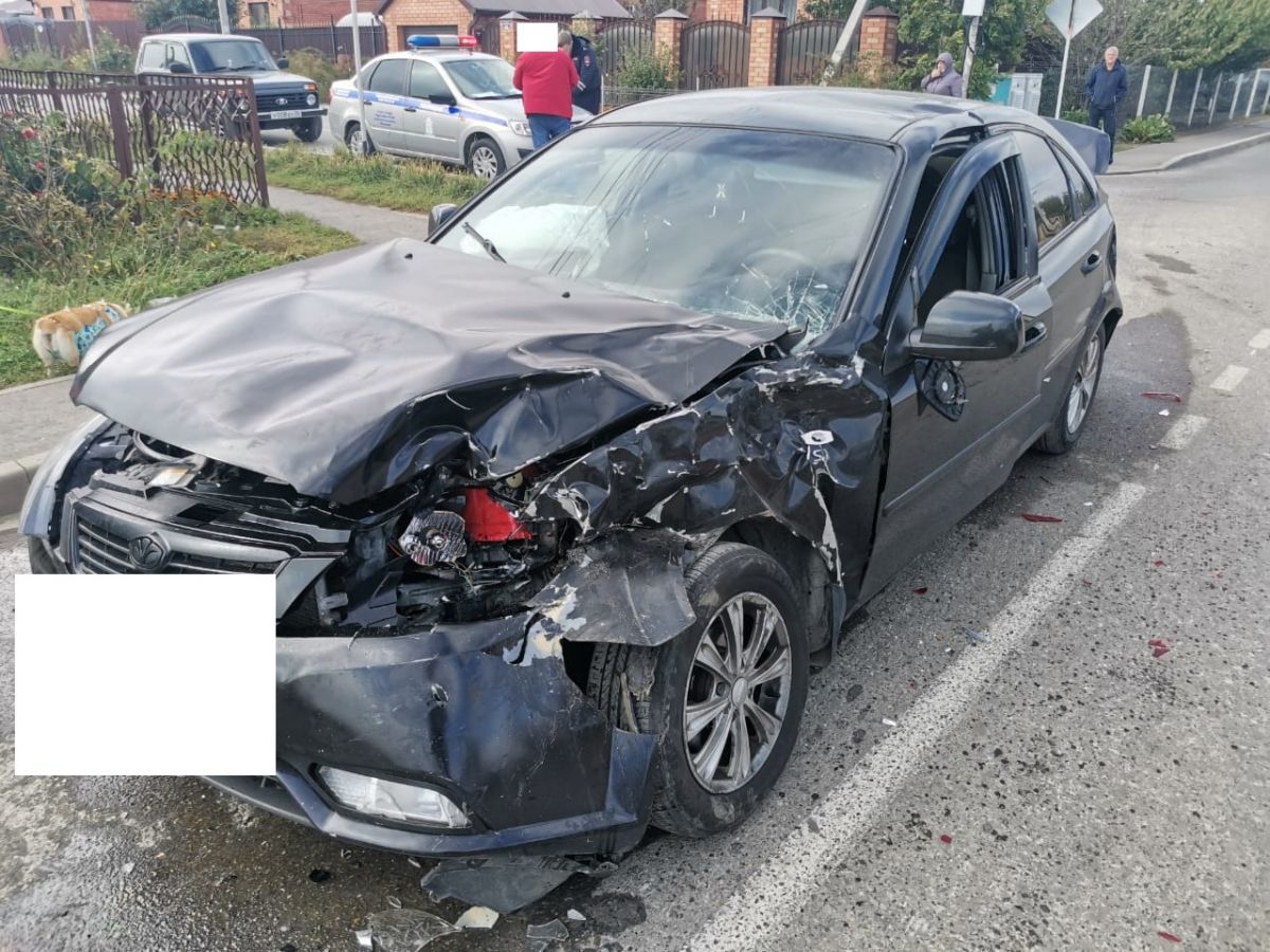 Причиной аварии в Михайловске стало не предоставление преимущества на дороге. Фото: УГИБДД по СК. Причиной аварии в Михайловске стало не предоставление преимущества на дороге. Фото: УГИБДД по СК.