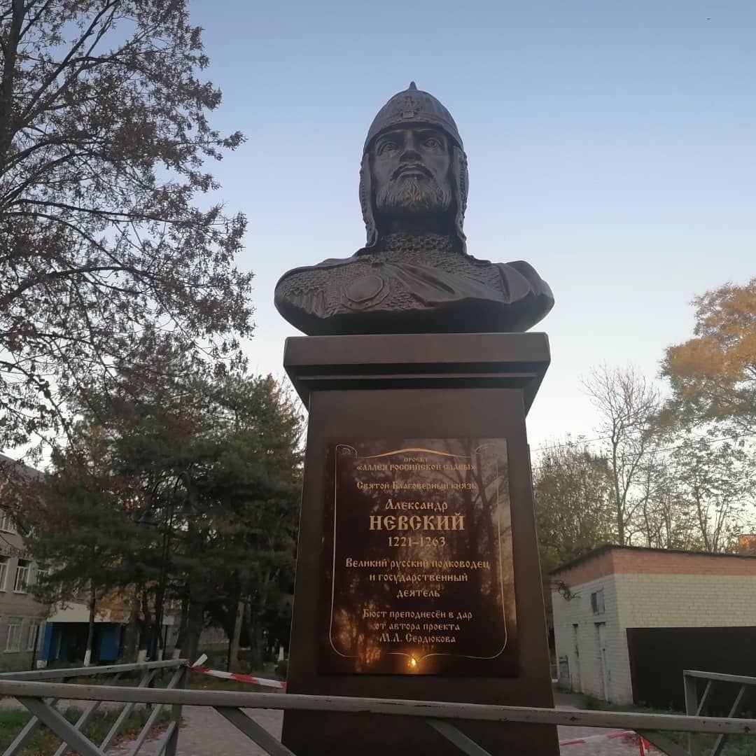 В Ессентуках установили памятник Александру Невскому. Фото: администрация Ессентуков.