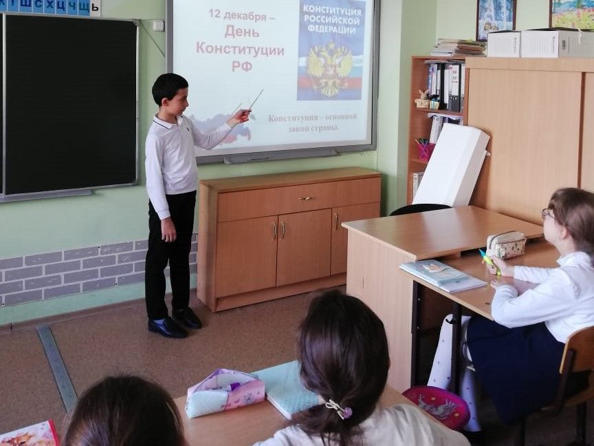 Школьникам Ставрополя рассказали об основах Конституции РФ.Фото: администрация Ставрополя.