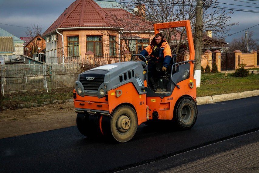 В Невинномысске продолжают ремонт 1,5 км улицы Первомайской. Фото: администрация Невинномысска.