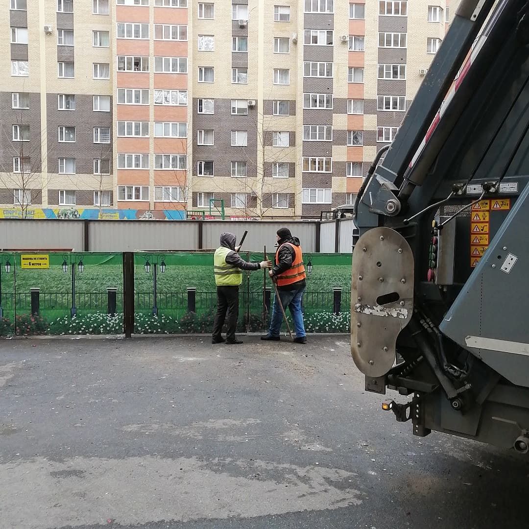 В Ставрополе загорелось содержимое мусоровоза. Фото: instagram.com/ecocity26. В Ставрополе загорелось содержимое мусоровоза. Фото: instagram.com/ecocity26.