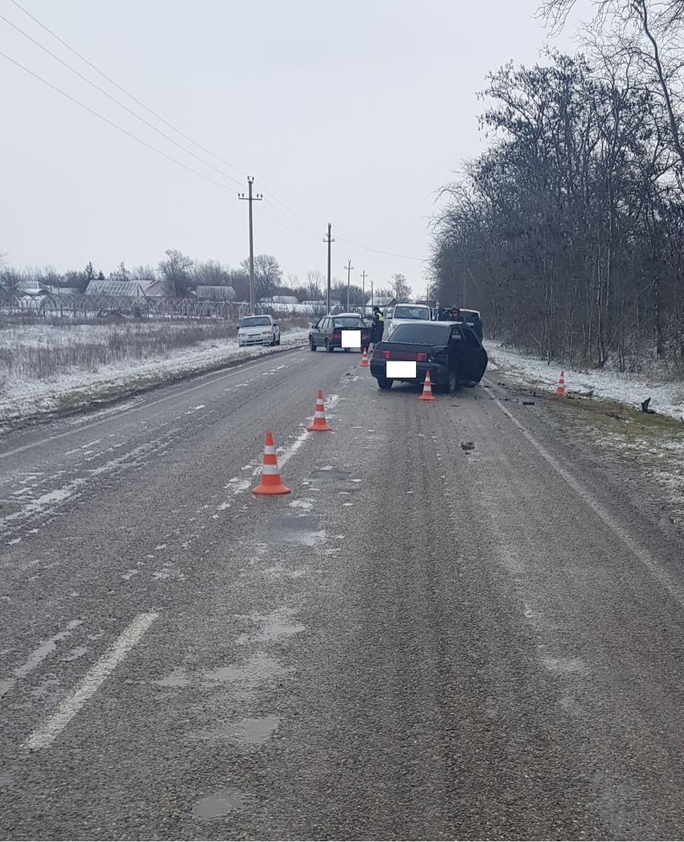 Водитель-бесправник спровоцировал ДТП с двумя пострадавшими на Ставрополье. Фото: УГИБДД по СК.