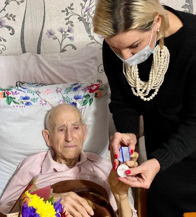 Ставропольца наградили медалью «За отвагу» спустя 77 лет. Фото: администрация Новоалександровского округа. Ставропольца наградили медалью «За отвагу» спустя 77 лет. Фото: администрация Новоалександровского округа.