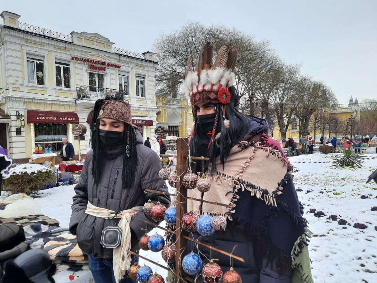 В Кисловодске зажгли главную новогоднюю ёлку. Фото: администрация Кисловодска В Кисловодске зажгли главную новогоднюю ёлку. Фото: администрация Кисловодска