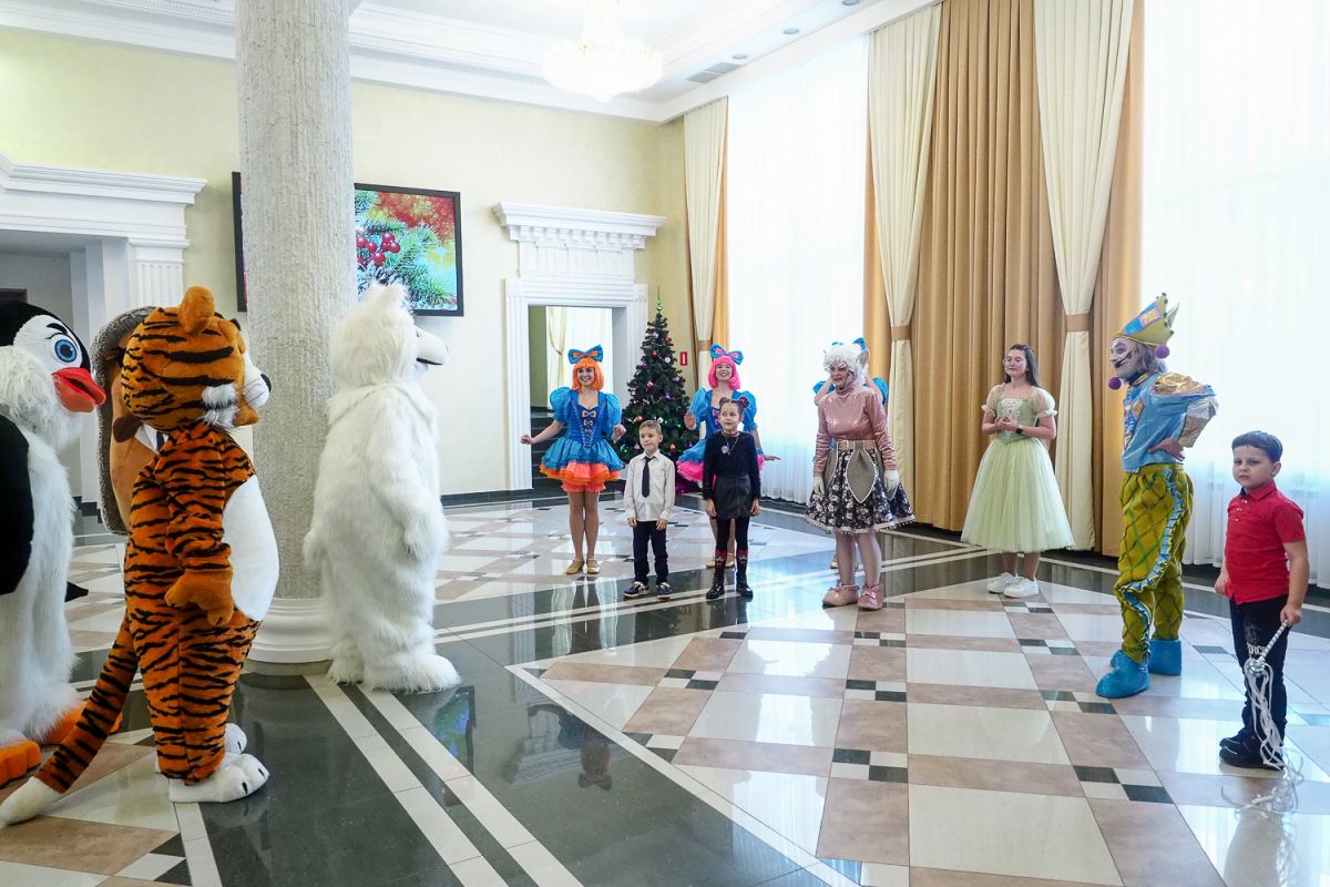 Губернатор Ставрополья исполнил новогодние мечты шестерых детей в рамках акции «Ёлка желаний». Фото: пресс-служба губернатора Ставрополья
