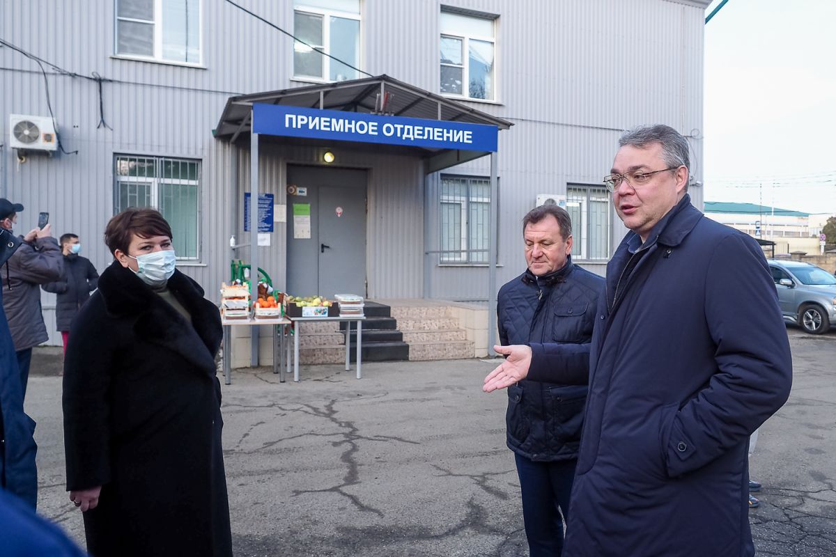 С Новым годом медиков ковид-госпиталей поздравил губернатор Ставрополья. Фото: пресс-служба губернатора Ставрополья.