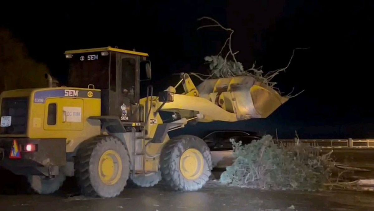 Мэр Ставрополя поручил устранить последствия урагана в максимально короткие сроки. Фото: администрация Ставрополя