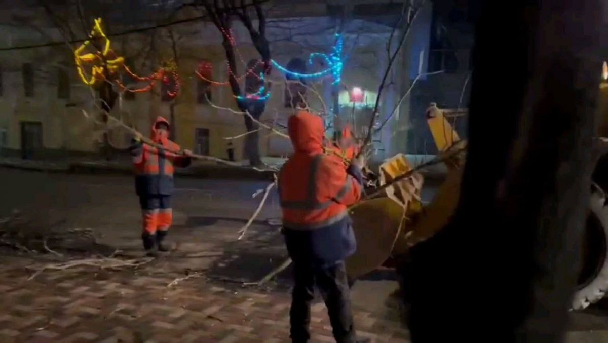 Мэр Ставрополя поручил устранить последствия урагана в максимально короткие сроки. Фото: администрация Ставрополя