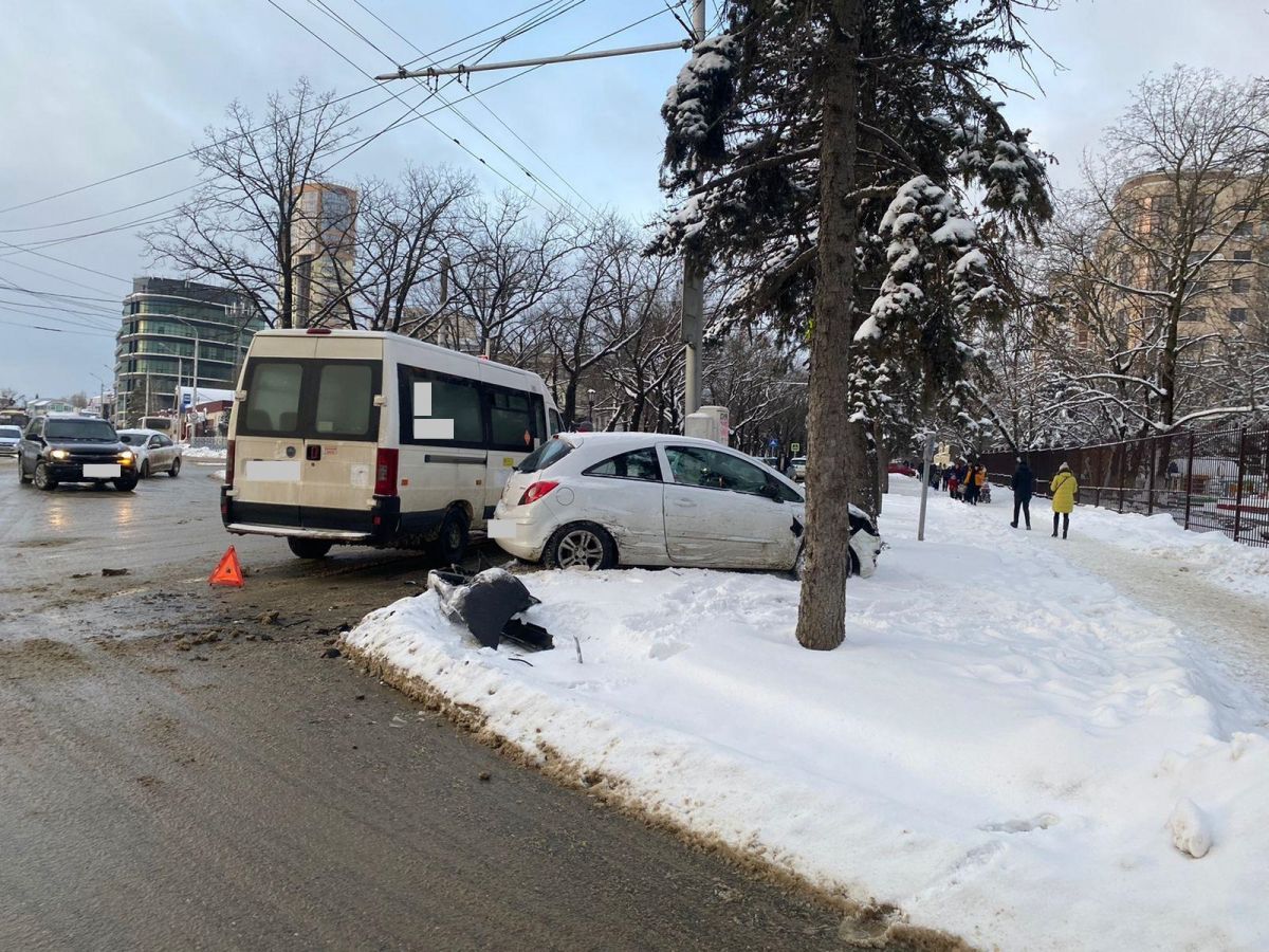 16-летняя девушка пострадала в ДТП с маршруткой в Ставрополе. Фото: УГИБДД по СК