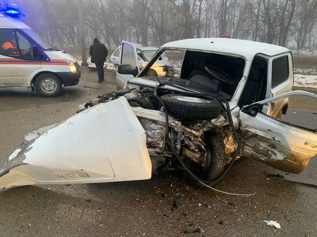 Смертельное ДТП произошло вблизи станицы Старомарьевской на Ставрополье. Фото: instagram.com/26gibdd. Смертельное ДТП произошло вблизи станицы Старомарьевской на Ставрополье. Фото: instagram.com/26gibdd.