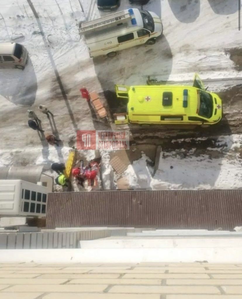 Парень выпал из окна многоэтажки в юго-западном районе Ставрополя. Фото: instagram.com/chp_26stav.