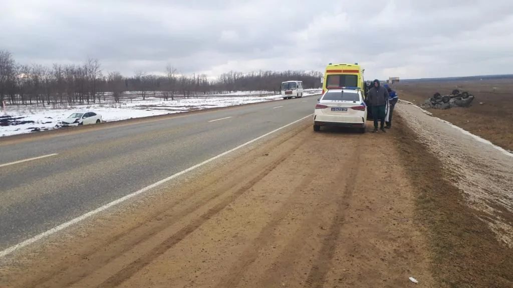 Из-за несоблюдения дистанции на дороге в Шпаковском округе пострадали три человека. Фото: instagram.com/26gibdd/ Из-за несоблюдения дистанции на дороге в Шпаковском округе пострадали три человека. Фото: instagram.com/26gibdd/