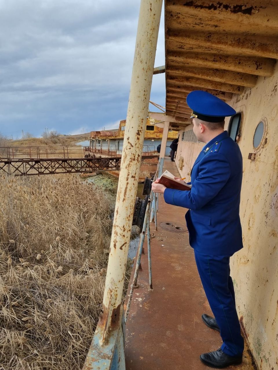 В Чограйском водохранилище на Ставрополье обнаружили предельную концентрацию нефтепродуктов. Фото: прокуратура Ставропольского края В Чограйском водохранилище на Ставрополье обнаружили предельную концентрацию нефтепродуктов. Фото: прокуратура Ставропольского края